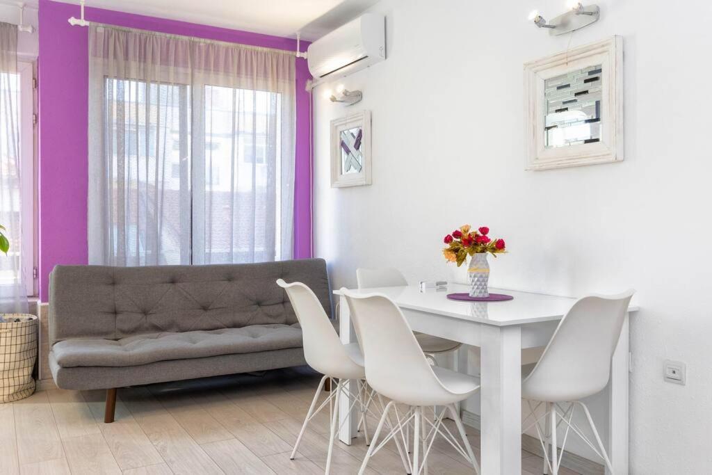 Sunny 2-Bedroom Maisonette Varna & Parking Bagian luar foto