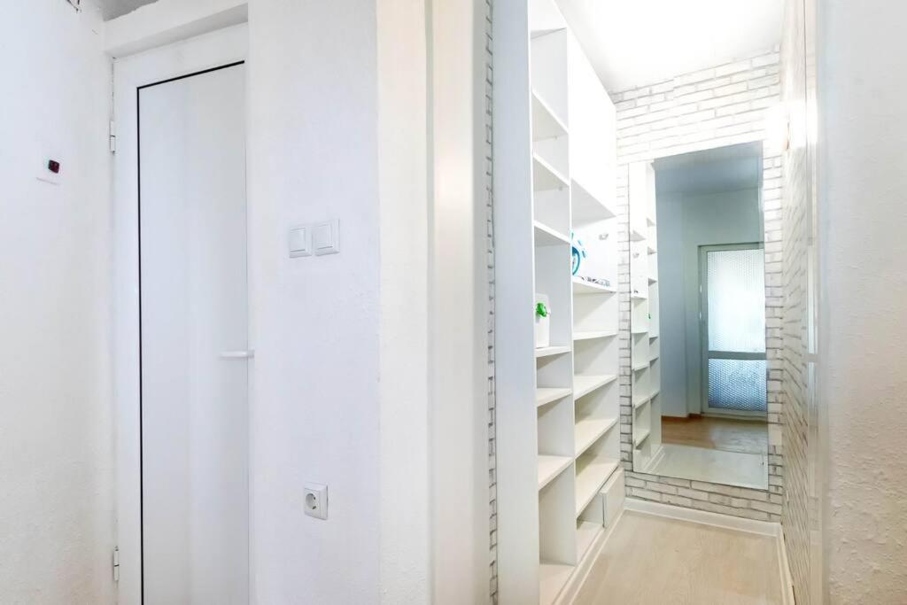 Sunny 2-Bedroom Maisonette Varna & Parking Bagian luar foto
