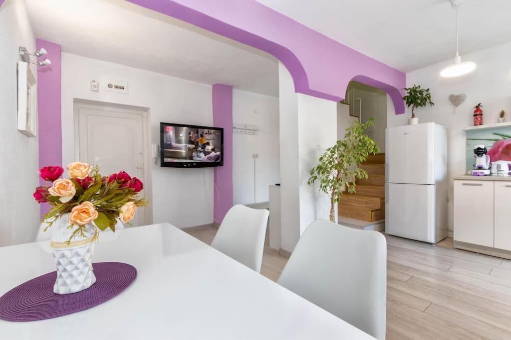 Sunny 2-Bedroom Maisonette Varna & Parking Bagian luar foto