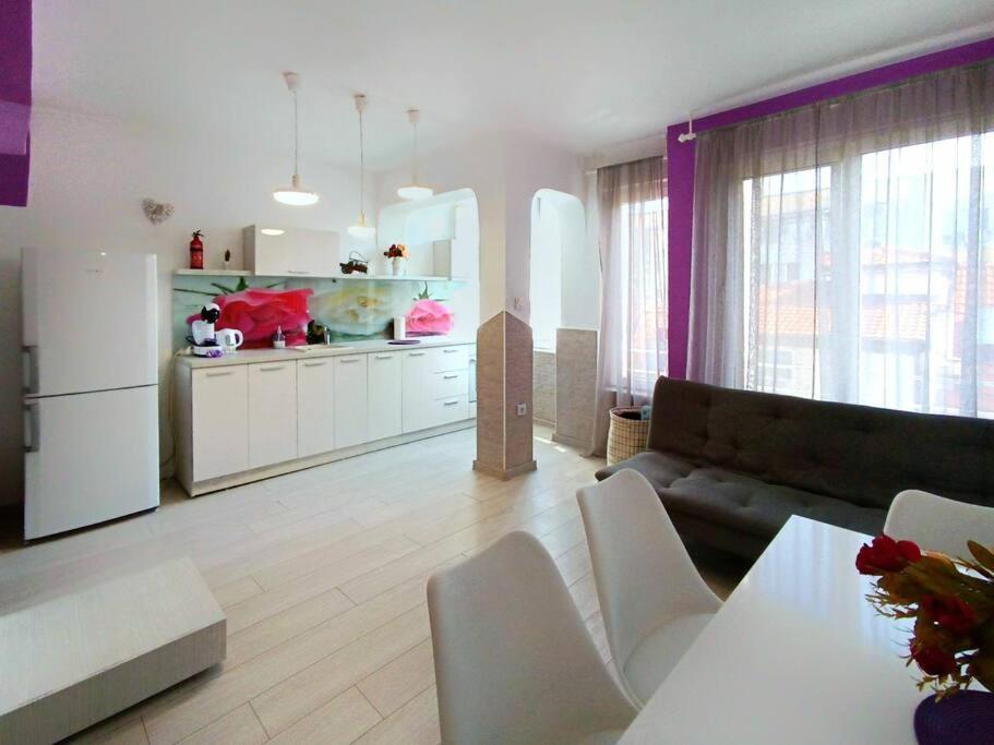 Sunny 2-Bedroom Maisonette Varna & Parking Bagian luar foto