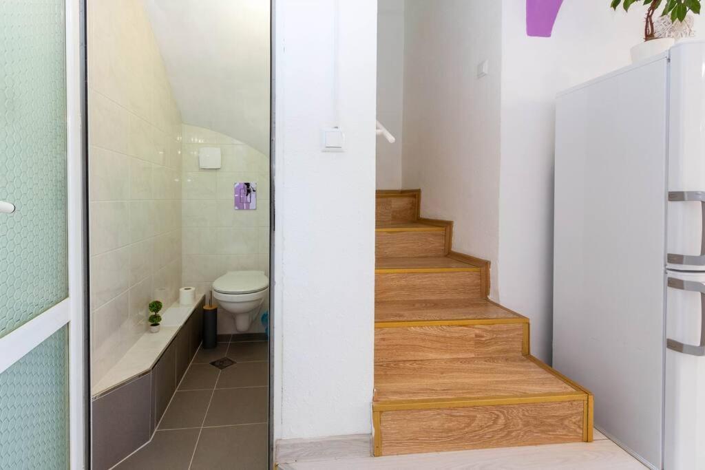 Sunny 2-Bedroom Maisonette Varna & Parking Bagian luar foto