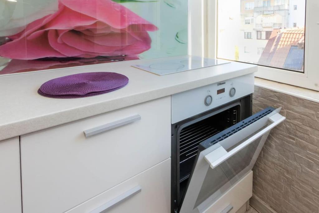 Sunny 2-Bedroom Maisonette Varna & Parking Bagian luar foto