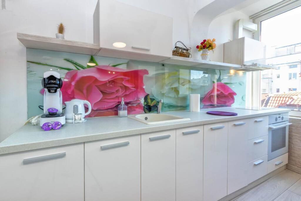 Sunny 2-Bedroom Maisonette Varna & Parking Bagian luar foto